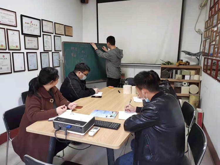 河北漢藍(lán)組織新人進(jìn)行專業(yè)技術(shù)知識培訓(xùn)